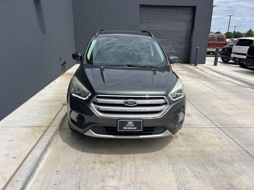 Ruby Red Metallic Tinted Clearcoat 2017 Ford Escape SE