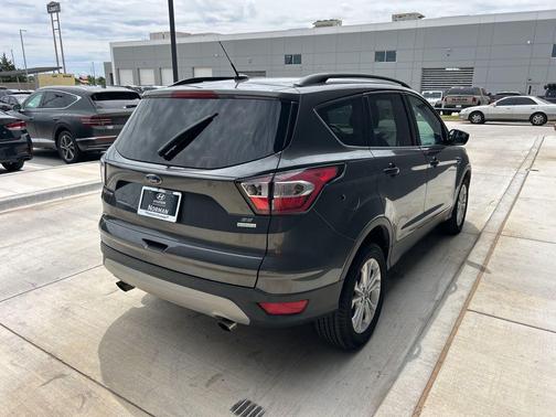 Ruby Red Metallic Tinted Clearcoat 2017 Ford Escape SE