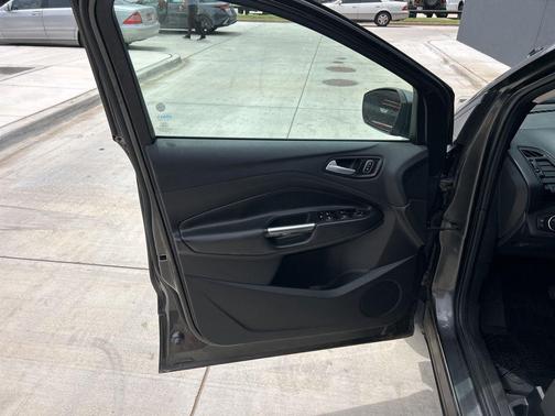 Ruby Red Metallic Tinted Clearcoat 2017 Ford Escape SE