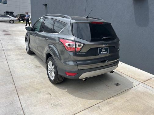 Ruby Red Metallic Tinted Clearcoat 2017 Ford Escape SE