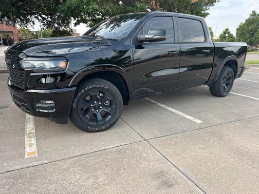 Diamond Black Crystal Pearlcoat 2026 RAM 1500 Big Horn/Lone Star