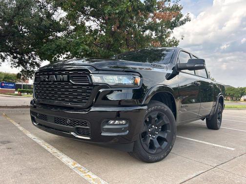 Diamond Black Crystal Pearlcoat 2026 RAM 1500 Big Horn/Lone Star