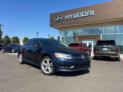Night Blue 2014 Volkswagen Passat 1.8T Auto SE w/Sunroof & Nav