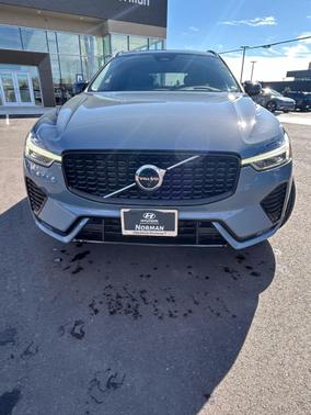 2023 Volvo XC60 B5 Plus Dark Theme