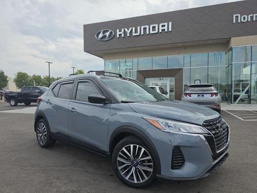 Gray/Super Black 2022 Nissan Kicks SV