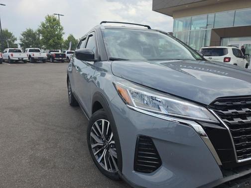 Gray/Super Black 2022 Nissan Kicks SV