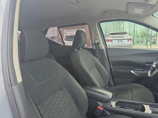 Gray/Super Black 2022 Nissan Kicks SV