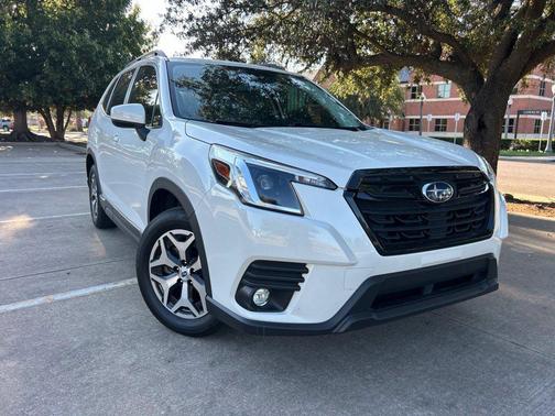 Crystal White Pearl 2024 Subaru Forester Premium