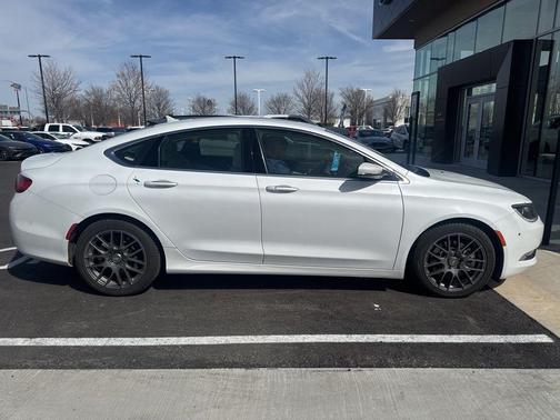 Lunar White Tri-Coat Pearl 2015 Chrysler 200 C