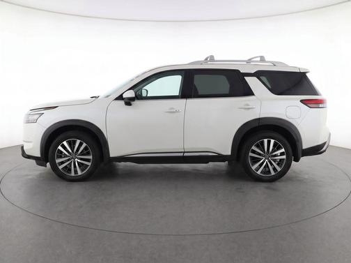 Pearl White Tricoat 2023 Nissan Pathfinder SL 4WD