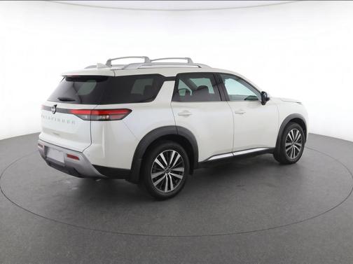 Pearl White Tricoat 2023 Nissan Pathfinder SL 4WD