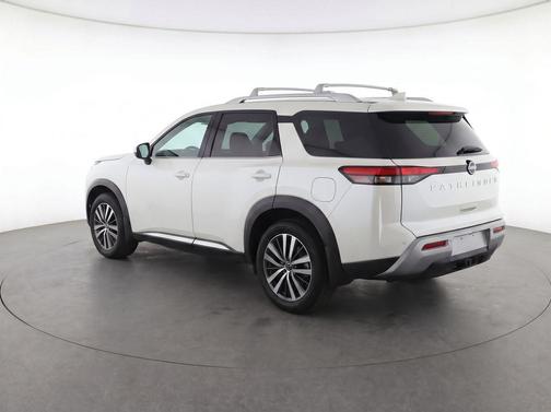 Pearl White Tricoat 2023 Nissan Pathfinder SL 4WD