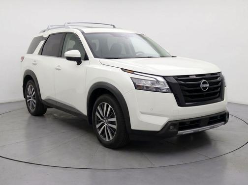 Pearl White Tricoat 2023 Nissan Pathfinder SL 4WD