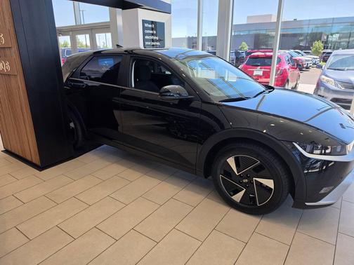 Abyss Black 2026 Hyundai IONIQ 5 SE