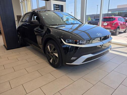 Abyss Black 2026 Hyundai IONIQ 5 SE