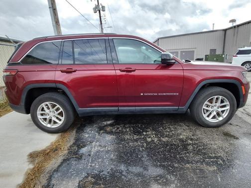 2023 Jeep Grand Cherokee Laredo