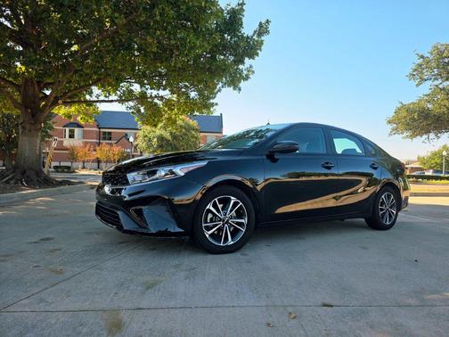 Aurora Black 2023 Kia Forte LXS