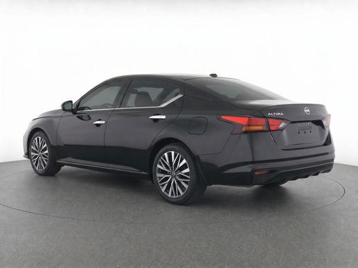 Super Black 2025 Nissan Altima 2.5 SV