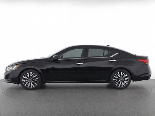 Super Black 2025 Nissan Altima 2.5 SV
