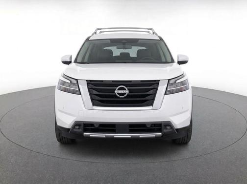 Pearl White Tricoat 2024 Nissan Pathfinder SL 4WD