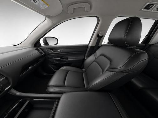 Pearl White Tricoat 2024 Nissan Pathfinder SL 4WD