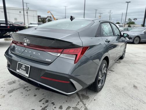2025 Hyundai ELANTRA Sport