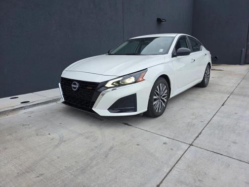 Glacier White 2025 Nissan Altima 2.5 SV