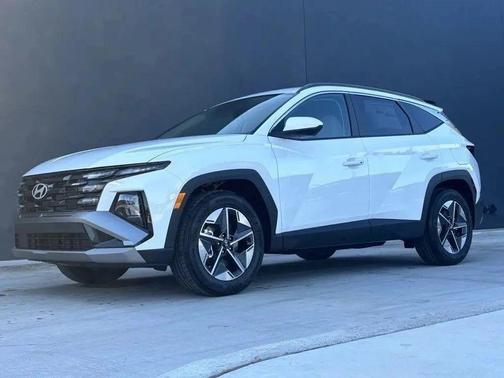 Creamy White Pearl 2025 Hyundai TUCSON Hybrid SEL Convenience