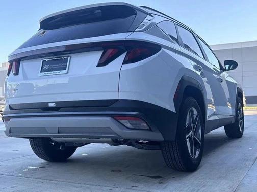 Creamy White Pearl 2025 Hyundai TUCSON Hybrid SEL Convenience