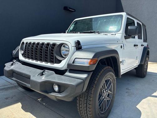 Bright White Clearcoat 2025 Jeep Wrangler Rubicon