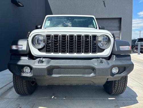 Bright White Clearcoat 2025 Jeep Wrangler Rubicon