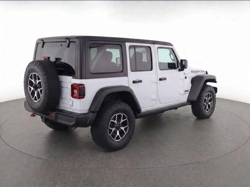 Bright White Clearcoat 2025 Jeep Wrangler Rubicon