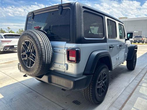 Bright White Clearcoat 2025 Jeep Wrangler Rubicon