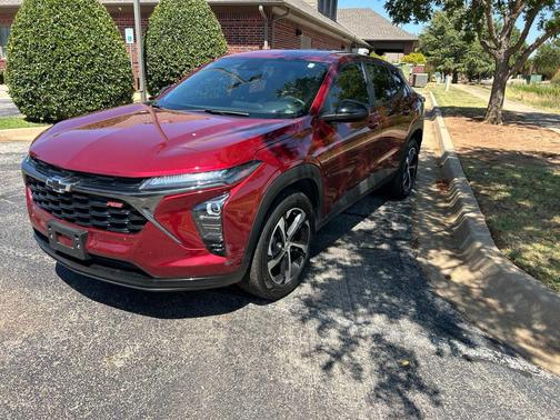 Crimson Metallic 2025 Chevrolet Trax FWD 1RS