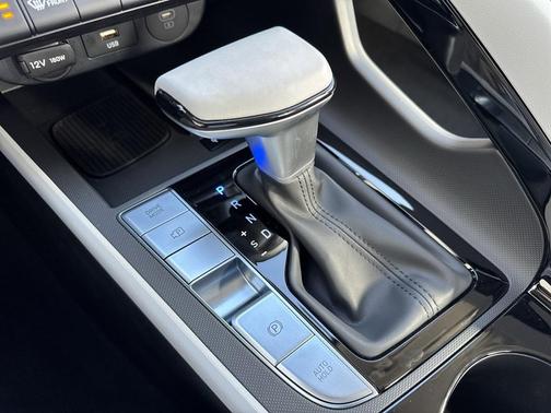 2025 Hyundai ELANTRA HEV Limited