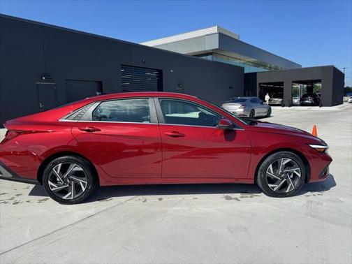 2025 Hyundai ELANTRA Limited