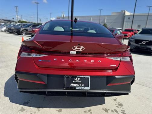 2025 Hyundai ELANTRA Limited