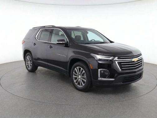 Mosaic Black Metallic 2023 Chevrolet Traverse LT Cloth