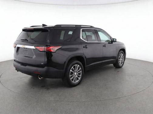Mosaic Black Metallic 2023 Chevrolet Traverse LT Cloth