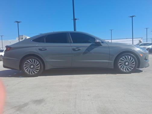 2023 Hyundai SONATA Hybrid SE
