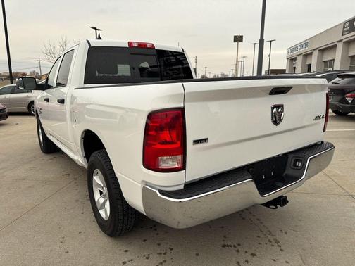 Bright White Clearcoat 2023 RAM 1500 Classic SLT