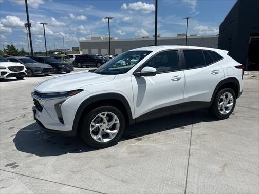 2025 Chevrolet Trax LS