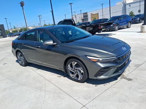 2025 Hyundai ELANTRA Limited