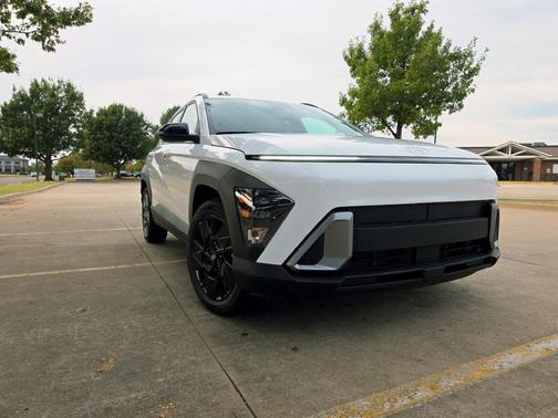 Atlas White 2027 Hyundai KONA SEL Sport