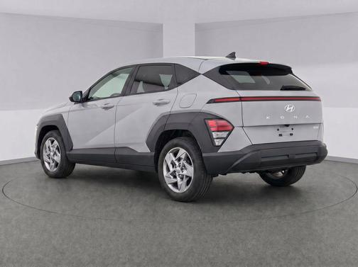 Cyber Gray Metallic 2024 Hyundai KONA SE