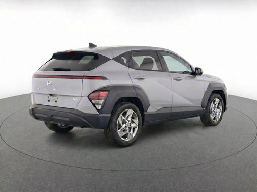 Cyber Gray Metallic 2024 Hyundai KONA SE