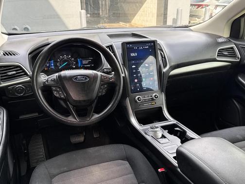 2022 Ford Edge SE