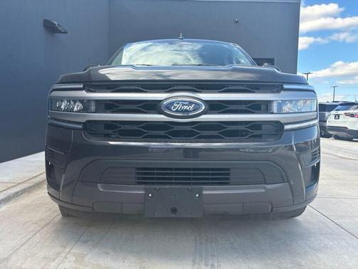 Gray Metallic 2024 Ford Expedition Max XLT
