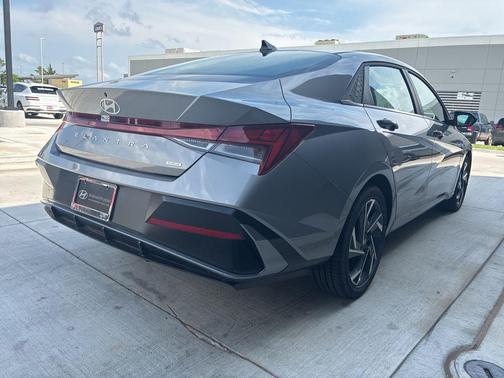 2025 Hyundai ELANTRA HEV Limited