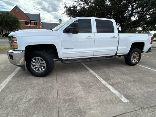 Summit White 2018 Chevrolet Silverado 2500 LT